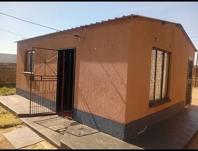 2 BEDROOM HOUSE FOR SALE IN TSAKANE